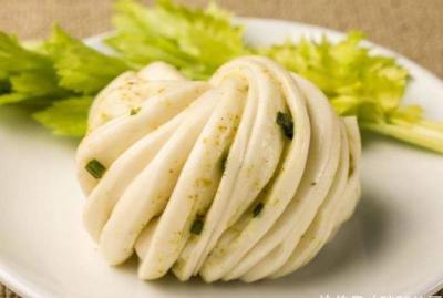 面食如此做才簡單，不發面、不用煮，比饅頭好吃，比花卷有嚼勁
