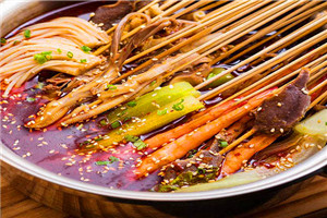 成都串串香底料技術(shù)培訓(xùn)哪里好？熬高湯選材培訓(xùn)