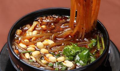 四川肥腸粉技術(shù)做法哪里正宗？骨湯調(diào)味及熬制方法